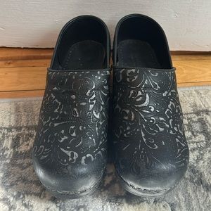 Sanita black embossed clogs size 39